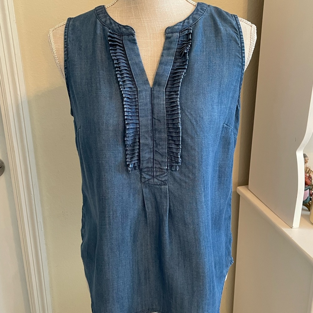 🔻$10🌟HP🌟Talbots Denim Ruffle Top - Picture 2 of 5